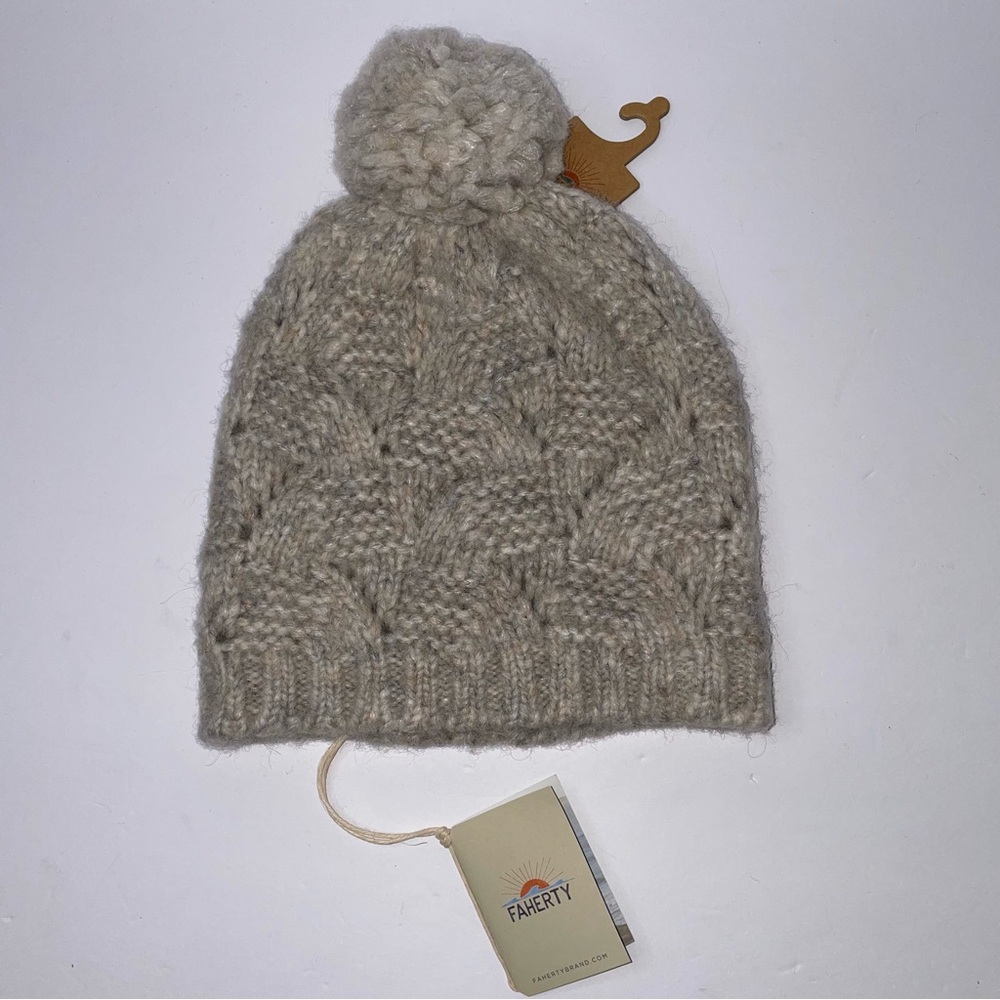 NWT Faherty Marled Cable Beanie Hat in Driftwood
